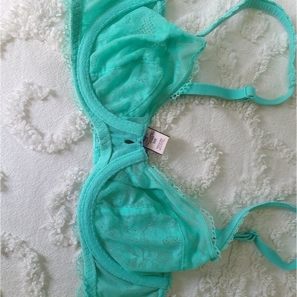 Victoria's Secret Body unlined lace demi bra 32 B - Picture 8 of 9